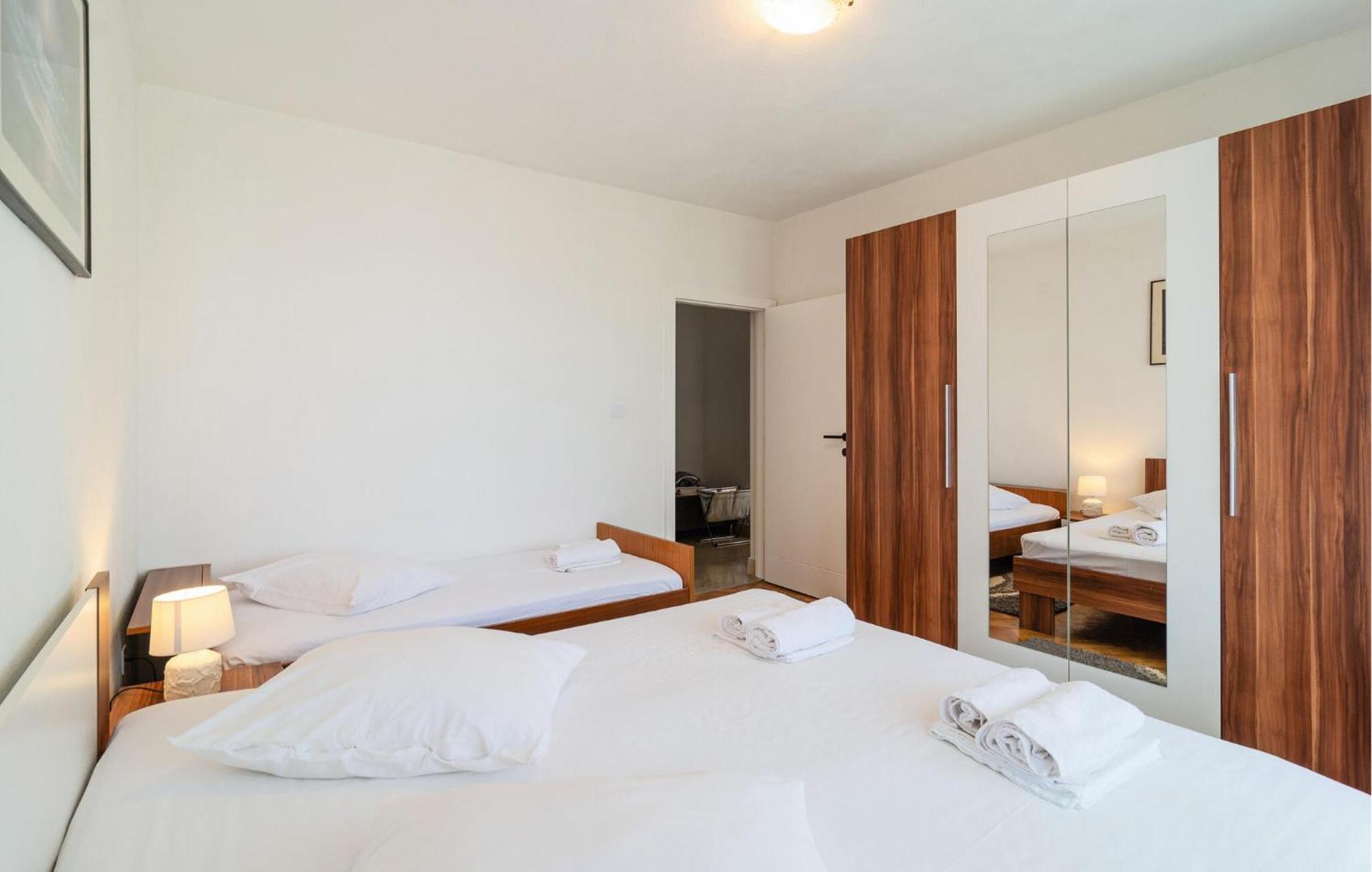 Amazing Apartment In Podstrana With Wifi Exterior foto